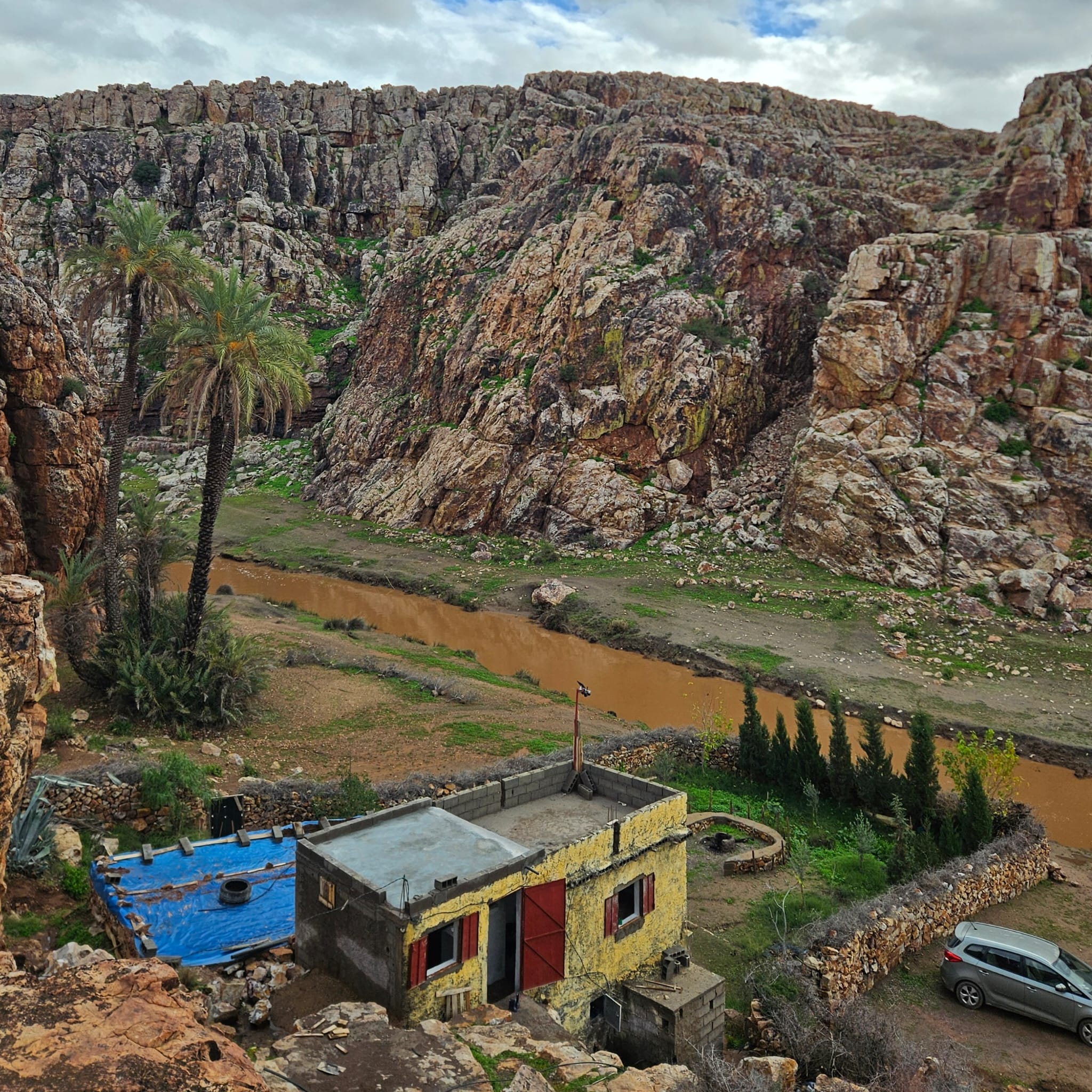 Campside close to Gorge du Gagou, place to build up tent close to climbing place at Gagou